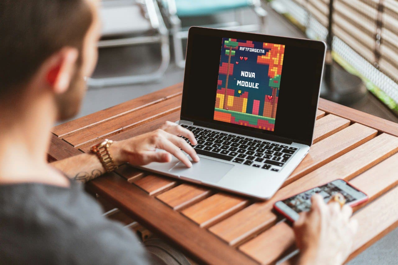 Man learning with laptop displaying Java game development course "Nova Module"